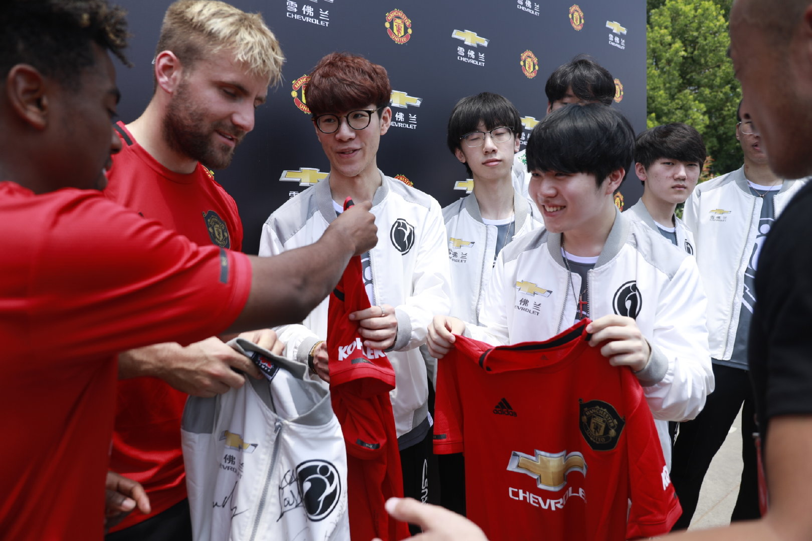 爱游戏入口Rookie官方宣布出色防守新规，曼联引发争议！赢得满堂喝彩(曼联防守教练)