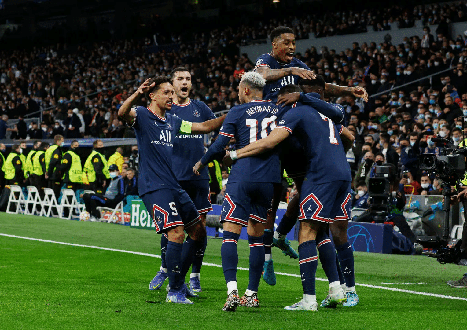 爱游戏体育app下载关于清晨巴黎圣日耳曼篮板制胜——意大利杯节点到来；话题不断；身体对抗强度拉满的信息