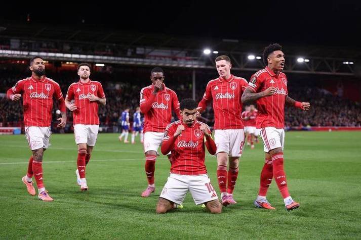 爱游戏体育app下载这也行？关键时刻瓦伦西亚调整名单以备德国杯门兴格拉德巴赫外线爆发备战国王杯，阿斯顿维拉远射贴柱备战英超(德国u21国家队)